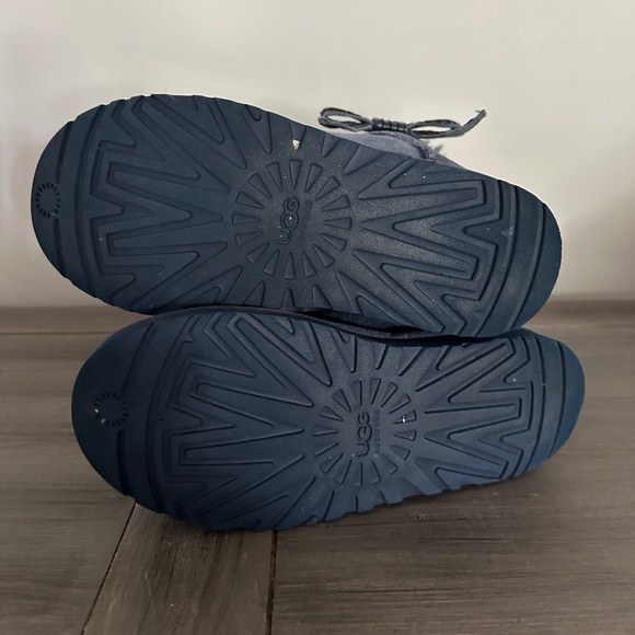 UGG Classic Short Navy Boot w/ Leather Bow Size 7 - Picture 4 of 5